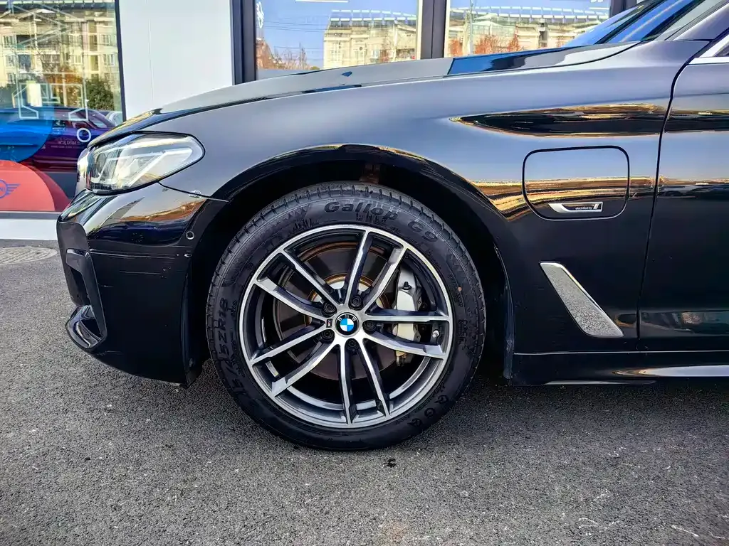 BMW 5 Series New Energy — фото 7