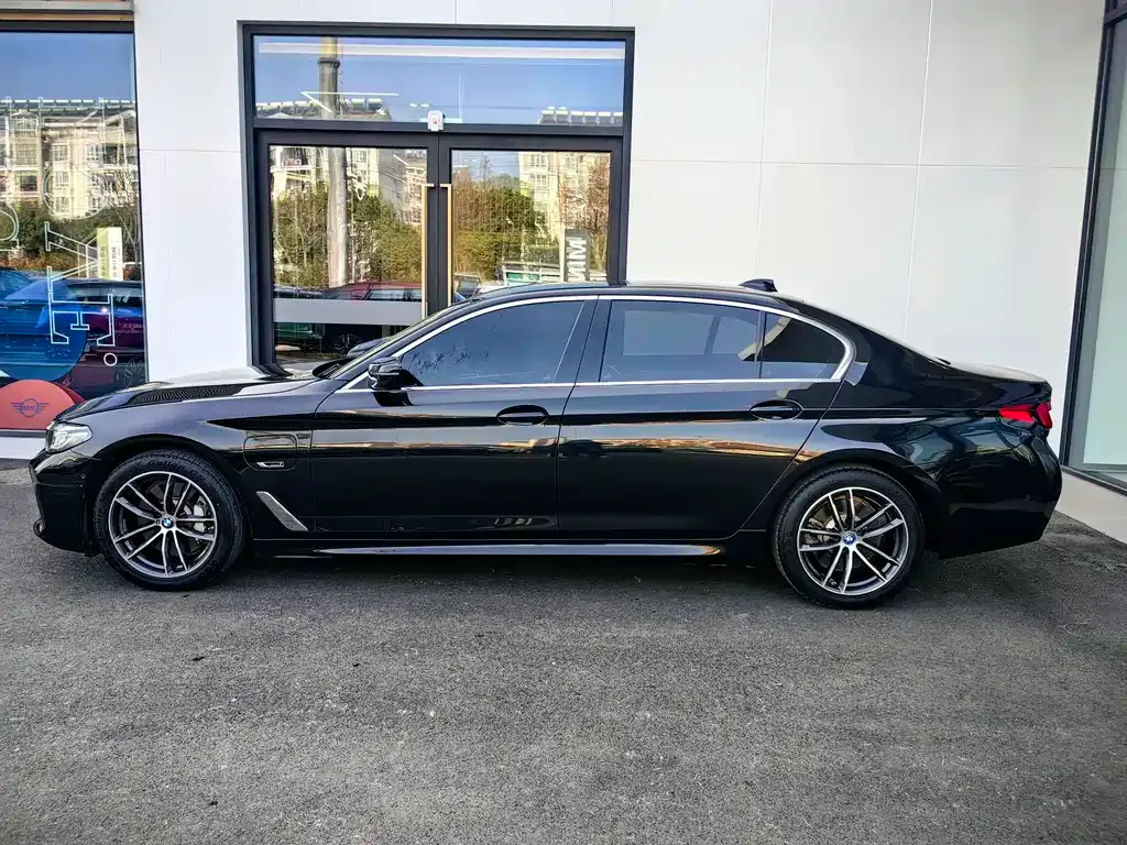 BMW 5 Series New Energy — фото 9