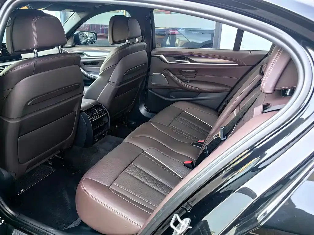 BMW 5 Series New Energy — фото 3