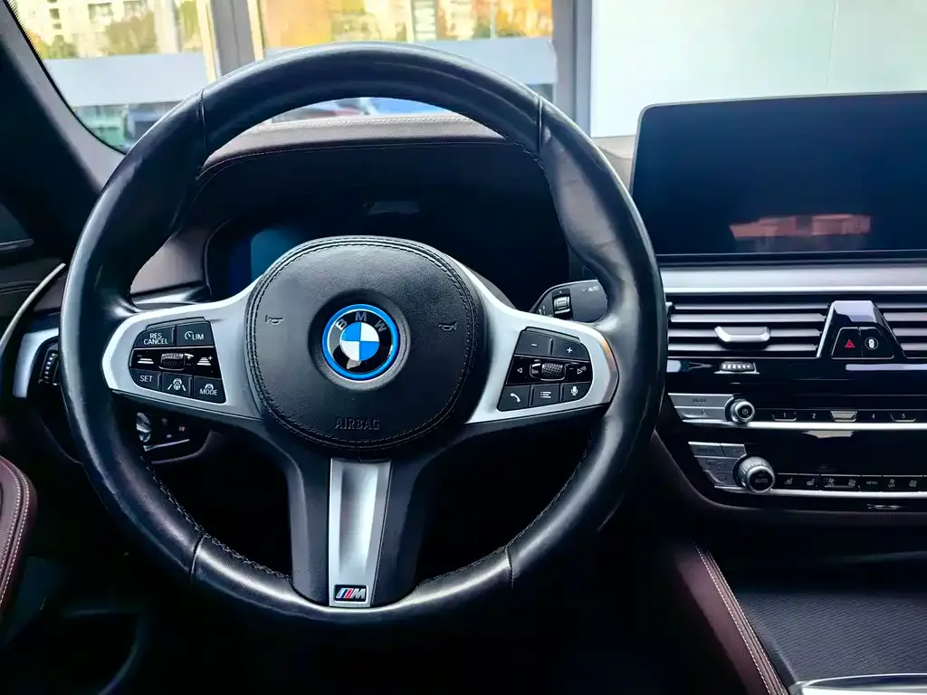 BMW 5 Series New Energy — фото 2