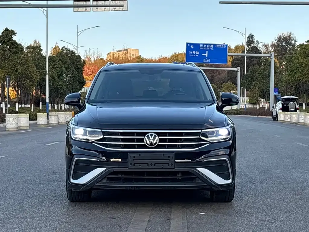 Volkswagen Tiguan L — фото 3