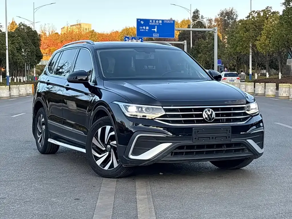 Volkswagen Tiguan L — фото 5