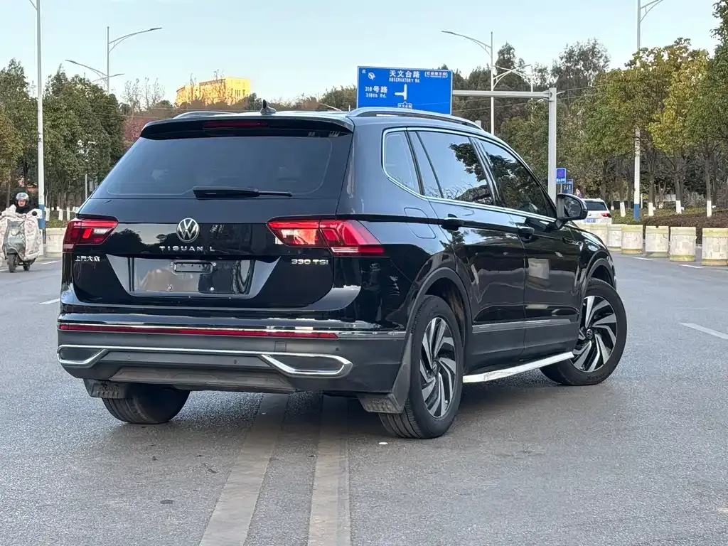 Volkswagen Tiguan L — фото 4