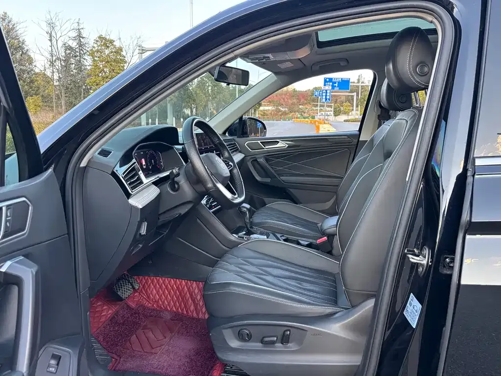 Volkswagen Tiguan L — фото 10