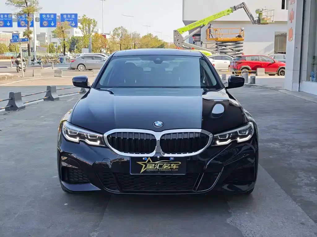 BMW 3 Series 2022 из CN, фото 1