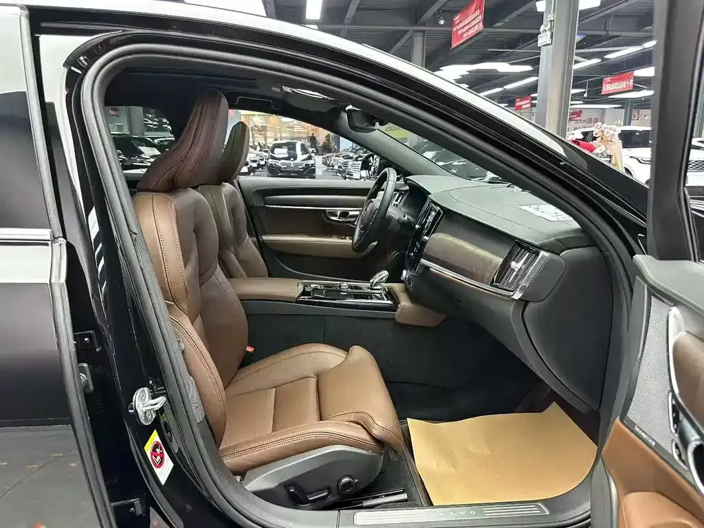 Volvo S90 PHEV 2024 из CN, фото 8
