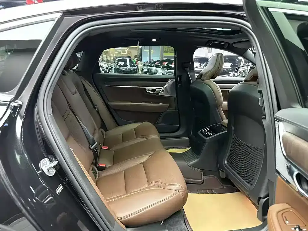 Volvo S90 PHEV 2024 из CN, фото 9