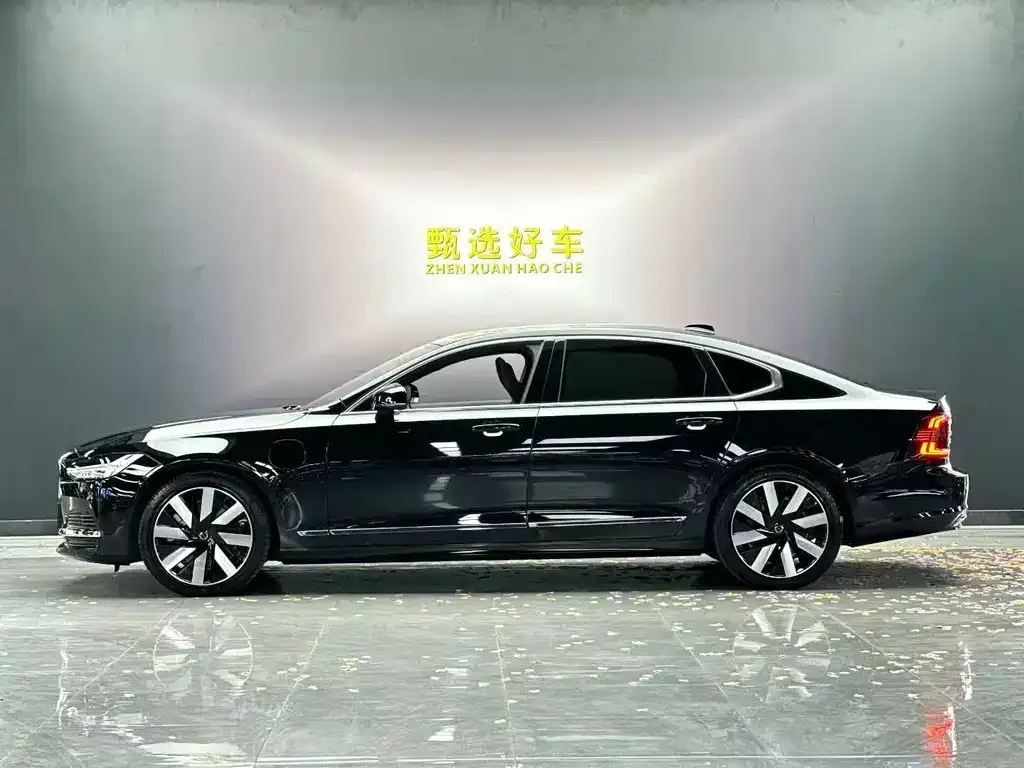 Volvo S90 PHEV 2024 из CN, фото 4