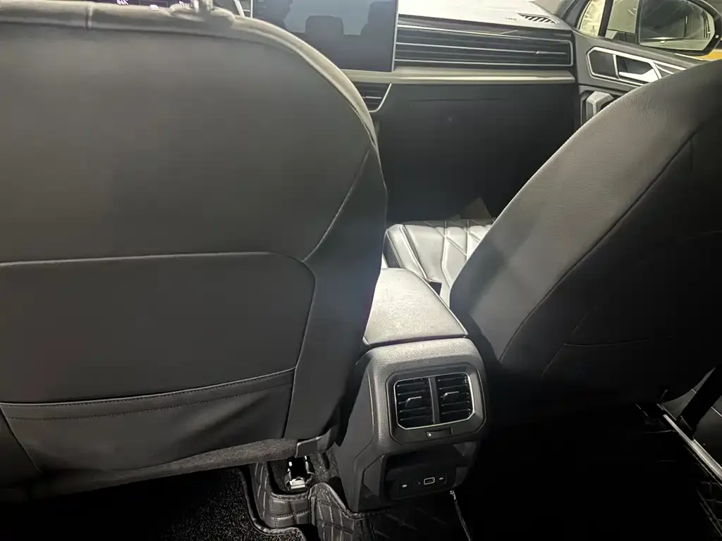 Volkswagen Tiguan L 2024 из CN, фото 2