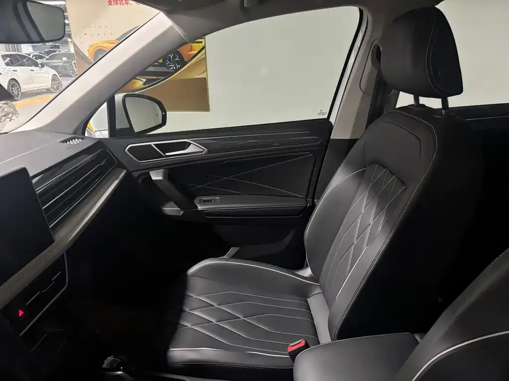 Volkswagen Tiguan L 2024 из CN, фото 4