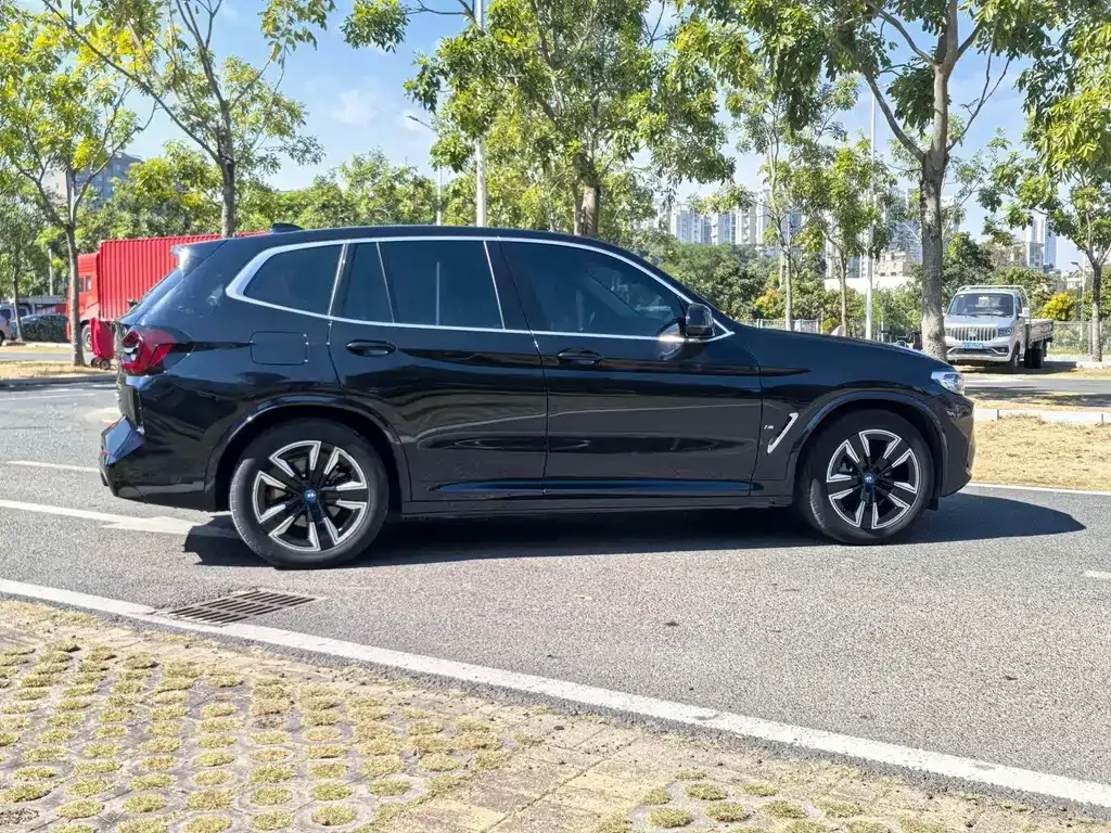 BMW iX3 2024 из CN, фото 8
