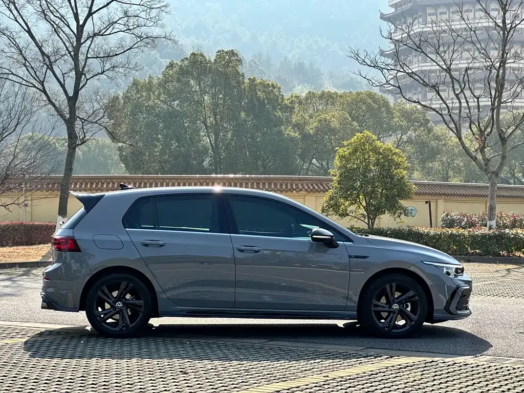 Volkswagen Golf 2024 из CN, фото 10