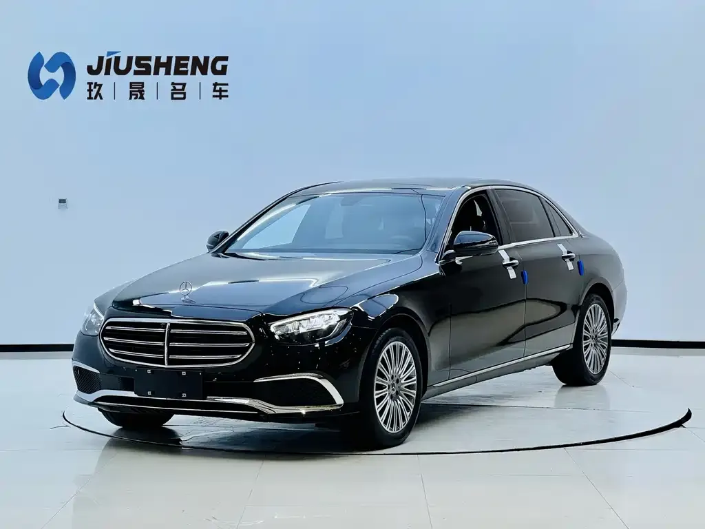 Mercedes-Benz E-Class — фото 1