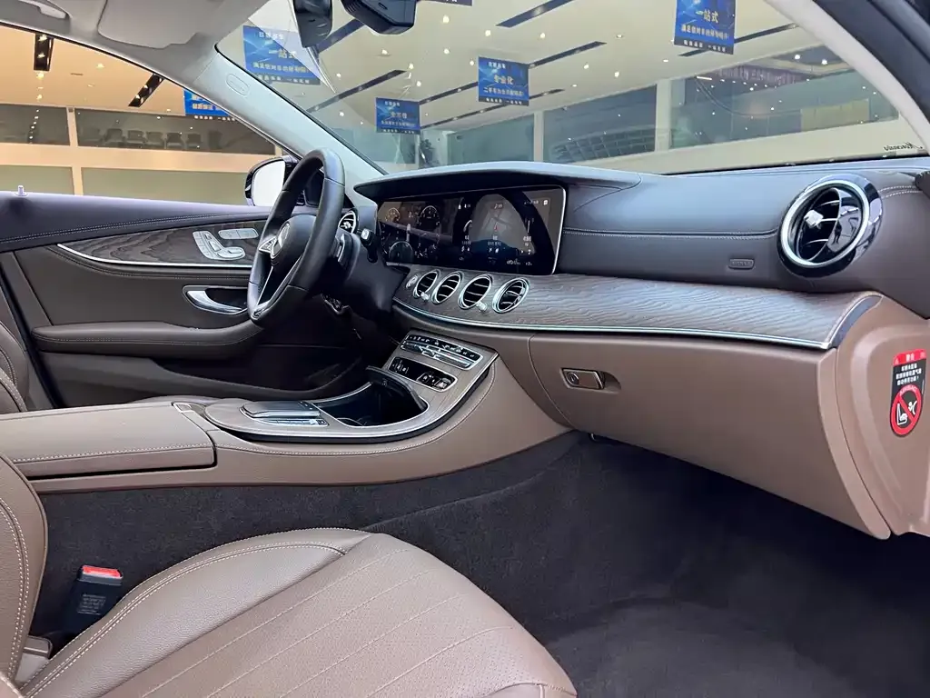 Mercedes-Benz E-Class — фото 10