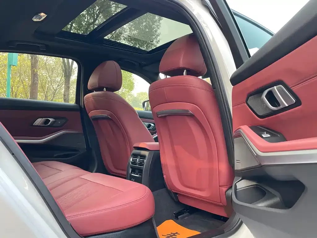 BMW 3 Series 2025 из CN, фото 2