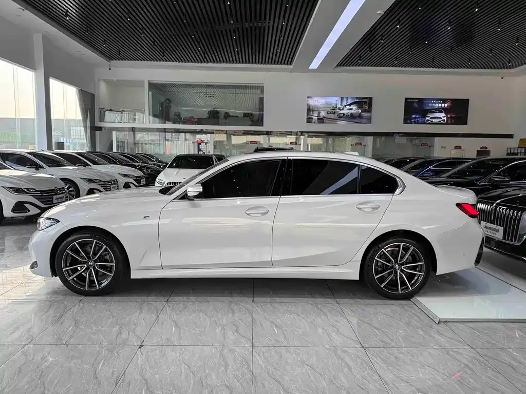 BMW 3 Series 2023 из CN, фото 9
