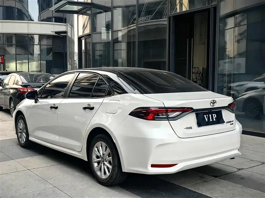 Toyota Corolla — фото 9