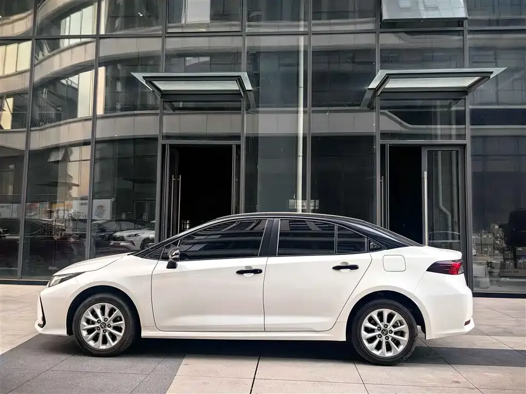 Toyota Corolla — фото 3