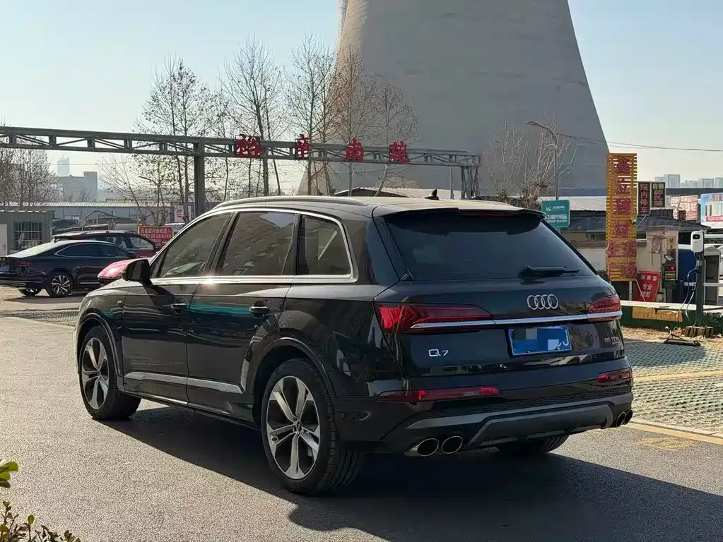 Audi Q7 2023 из CN, фото 3
