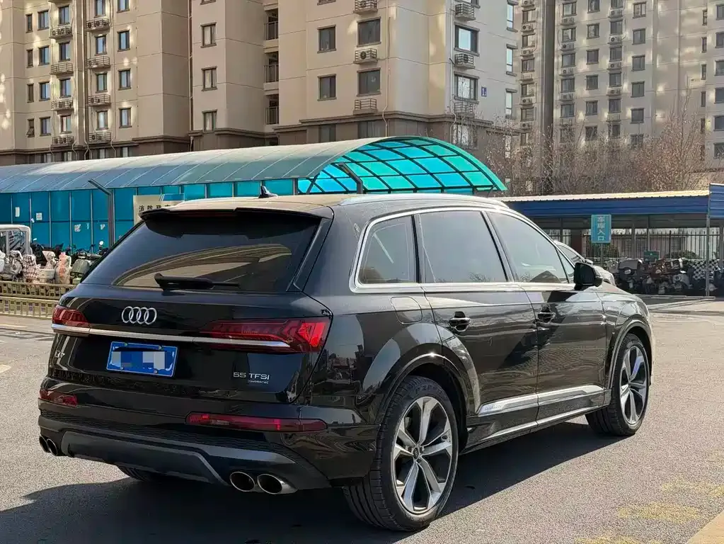 Audi Q7 2023 из CN, фото 8