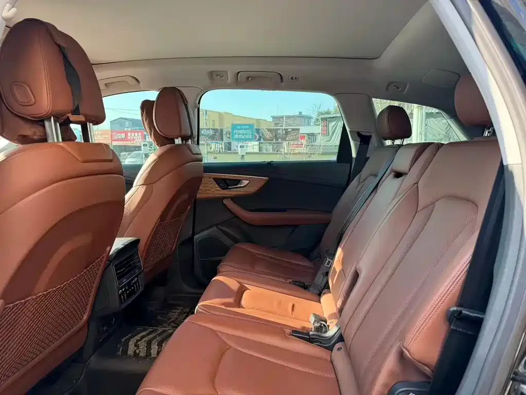 Audi Q7 2023 из CN, фото 2