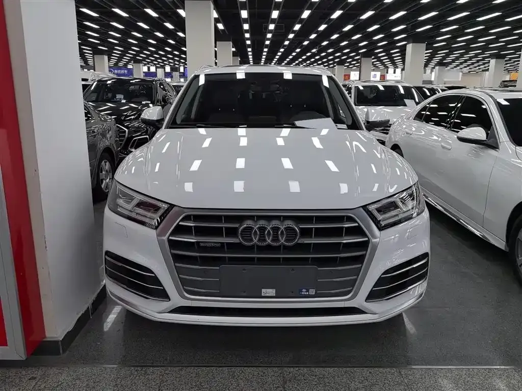 Audi Q5L — фото 9