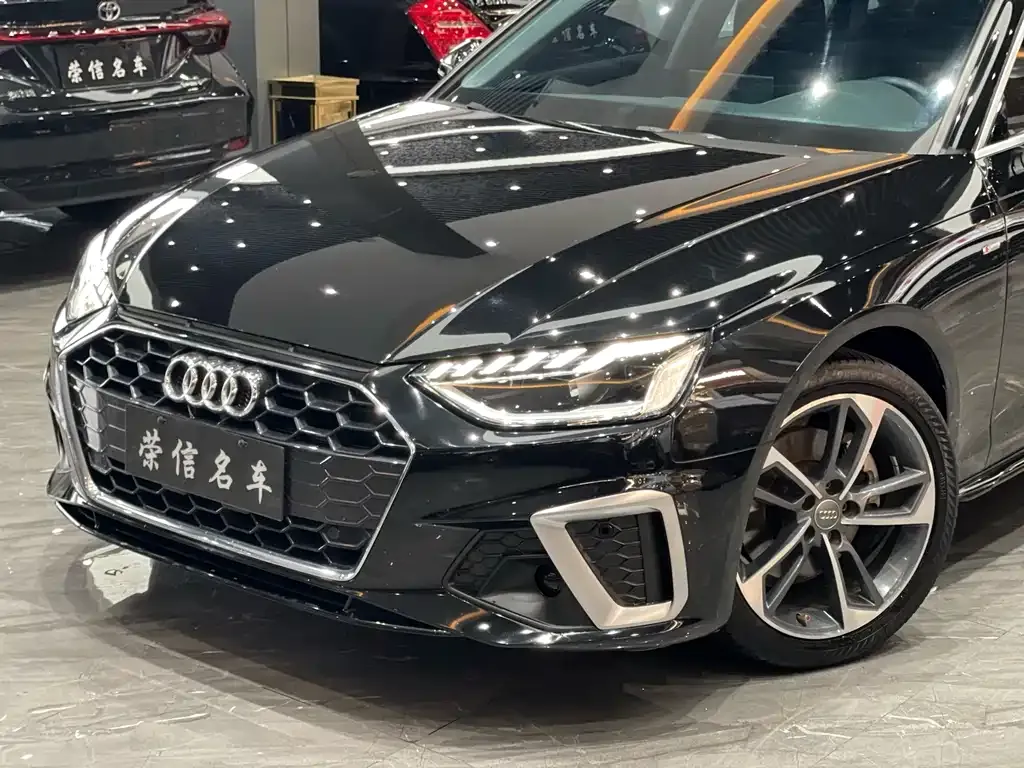 Audi A4L 2021 из CN, фото 10