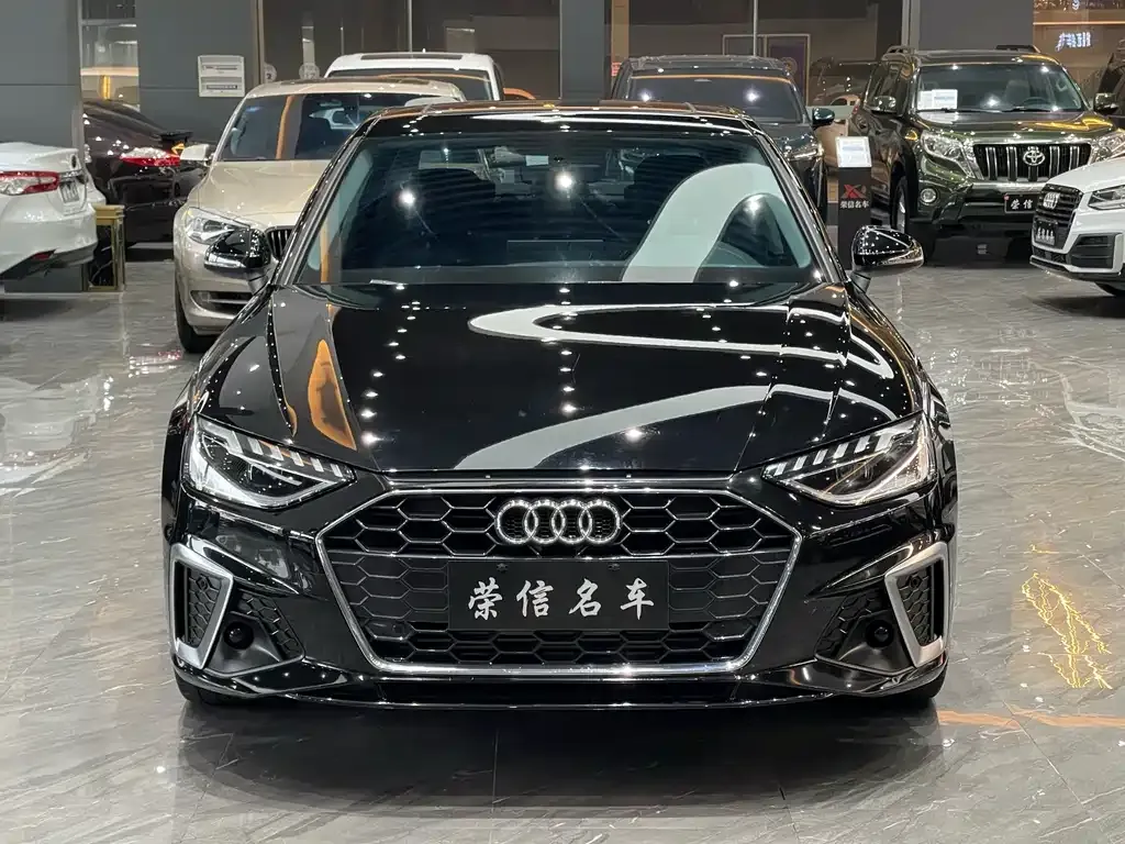 Audi A4L 2021 из CN, фото 2