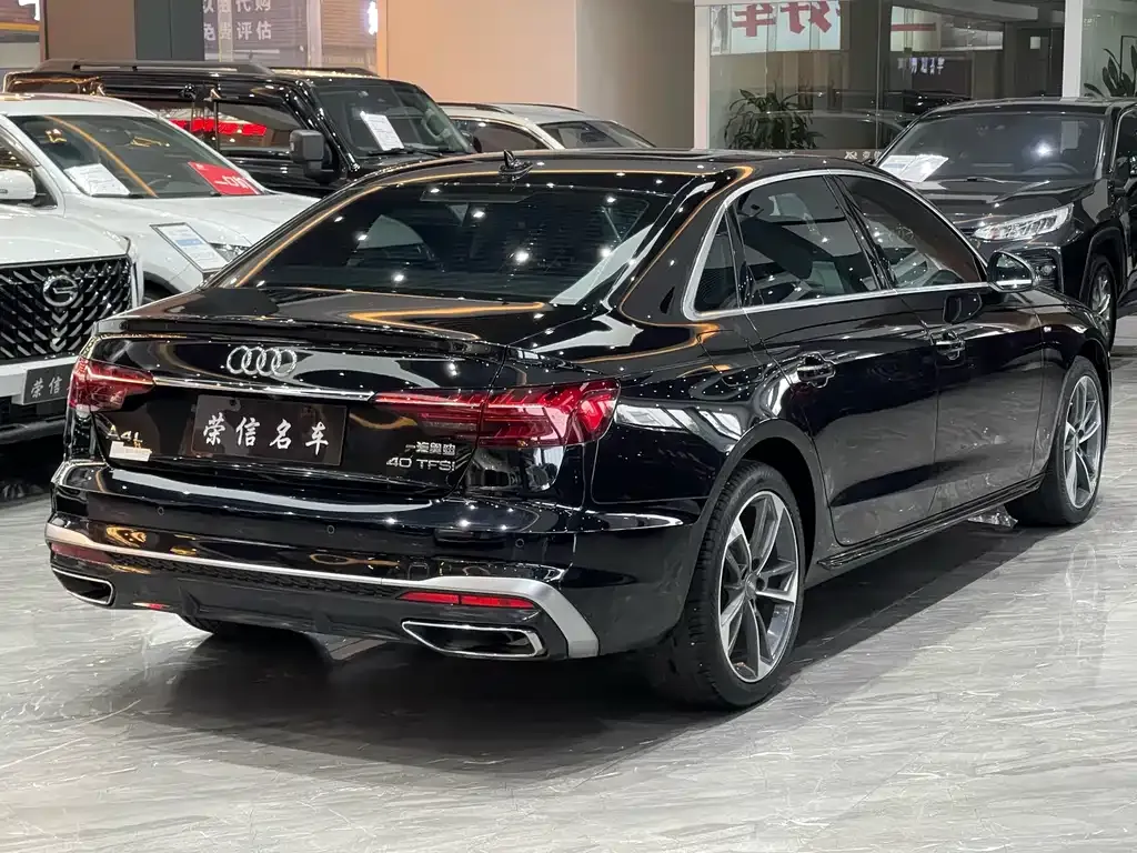 Audi A4L 2021 из CN, фото 4