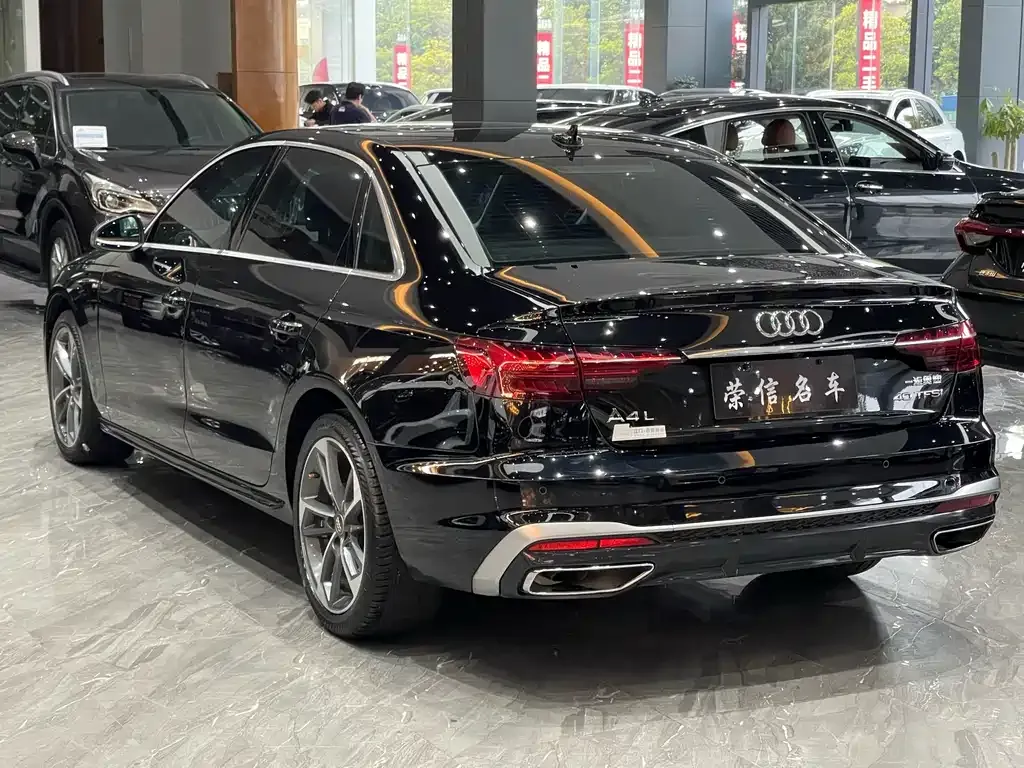 Audi A4L 2021 из CN, фото 5