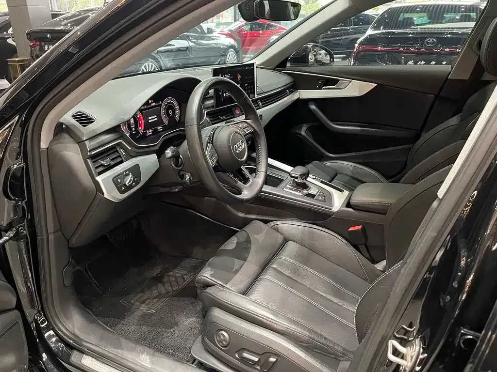 Audi A4L 2021 из CN, фото 7