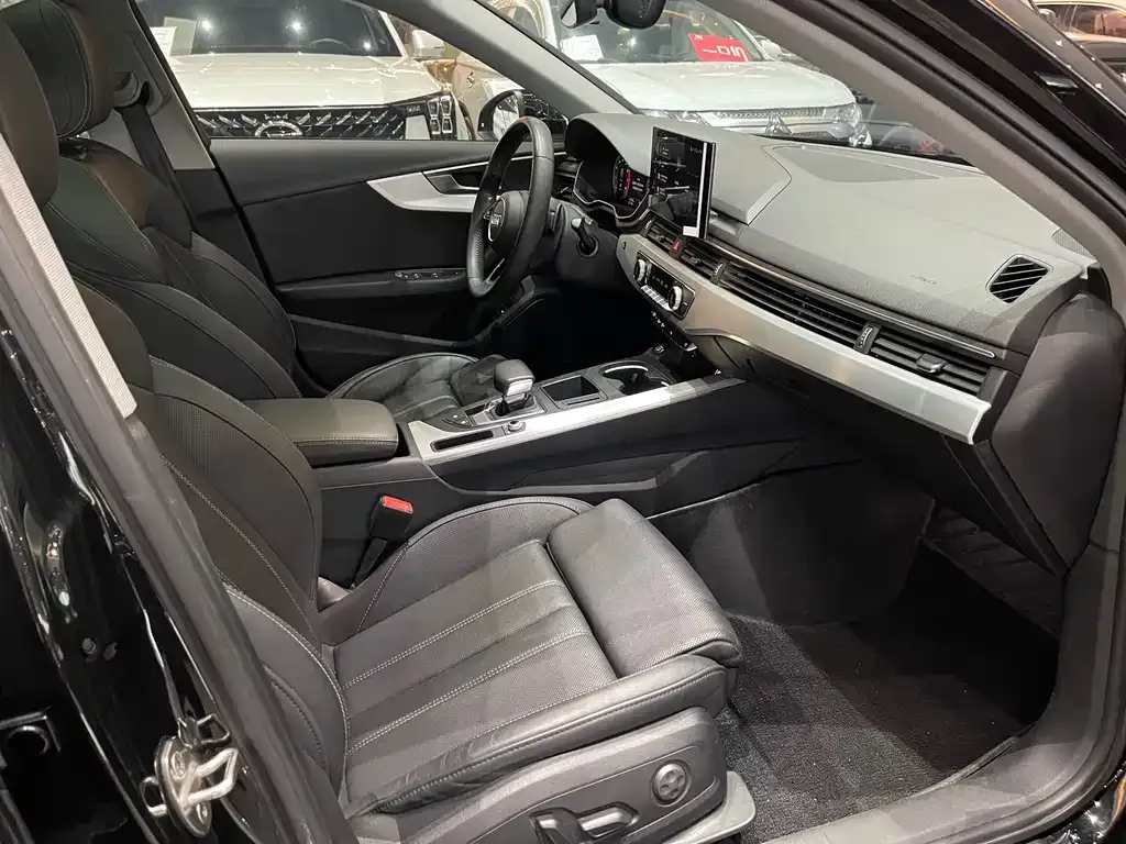 Audi A4L 2021 из CN, фото 8