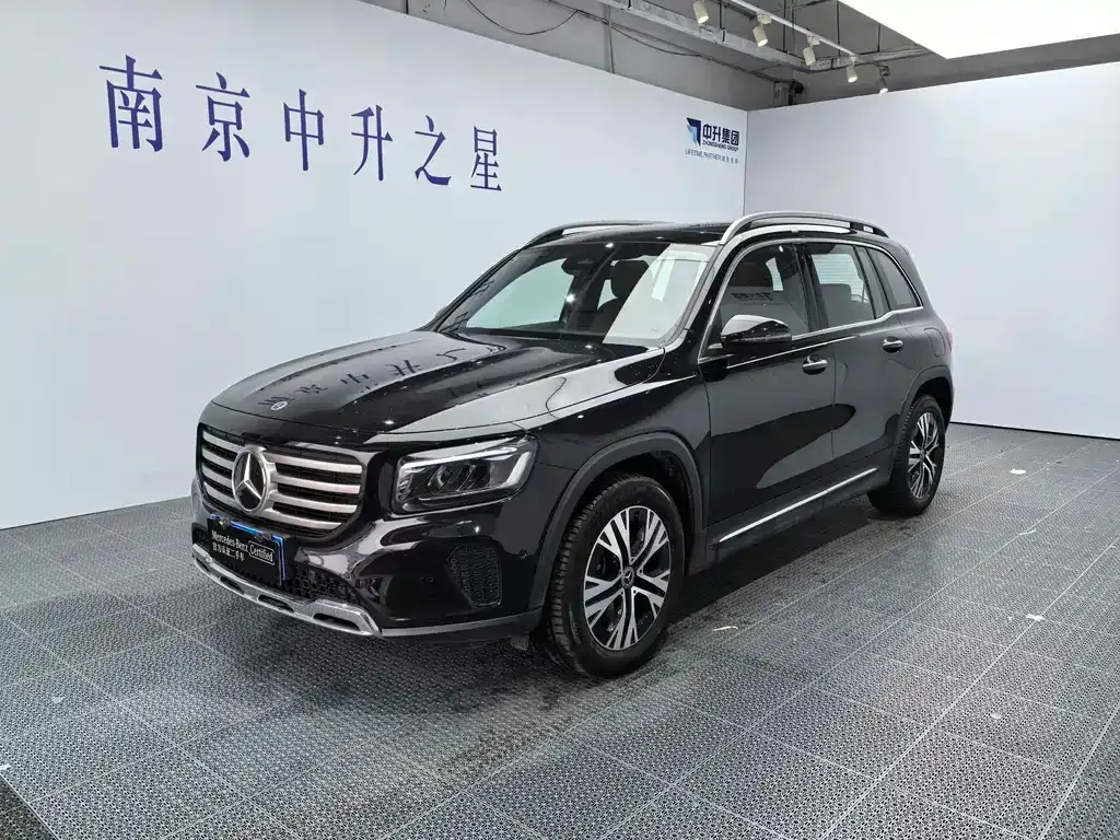Mercedes-Benz GLB — фото 1