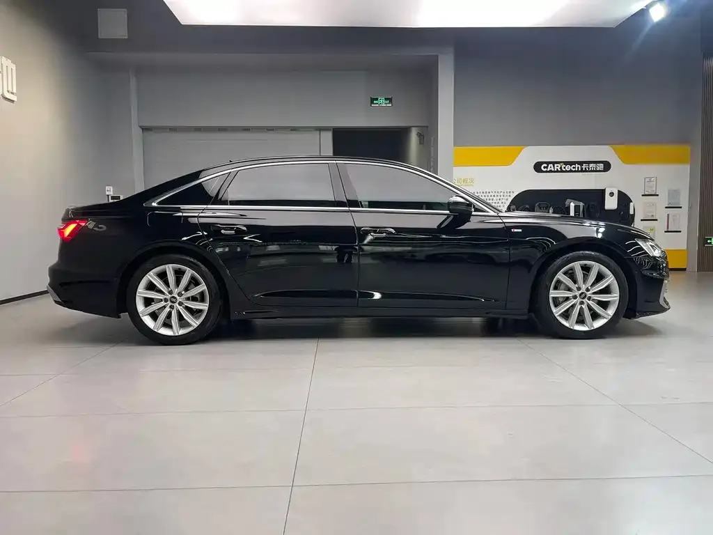 Audi A6L 2023 из CN, фото 4