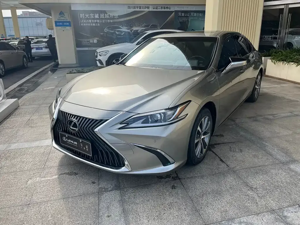 Lexus ES — фото 1