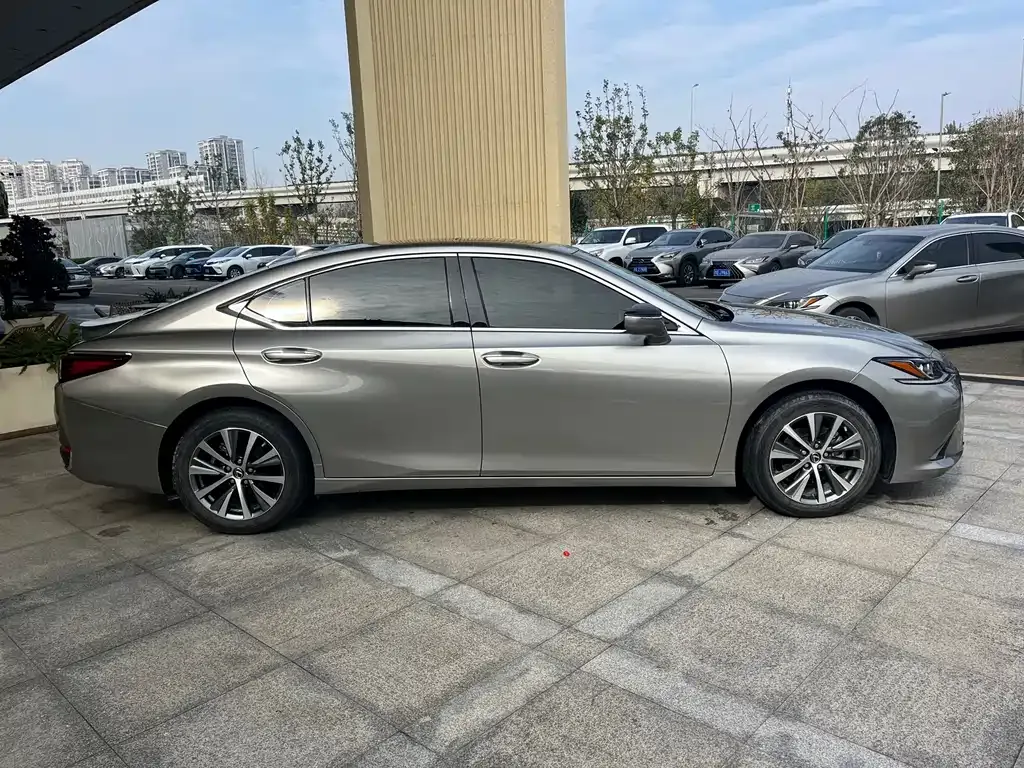 Lexus ES — фото 10