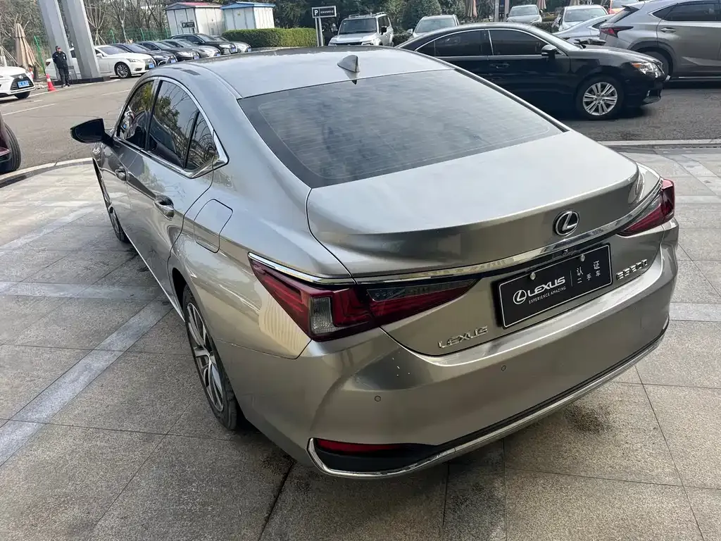 Lexus ES — фото 9