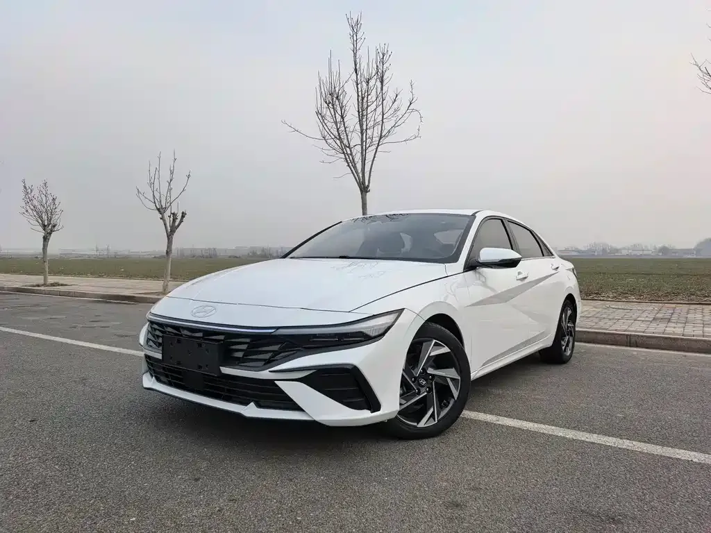 Hyundai Elantra 2023 из CN, фото 1