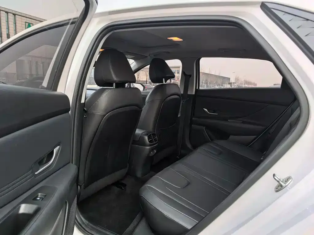 Hyundai Elantra 2023 из CN, фото 5