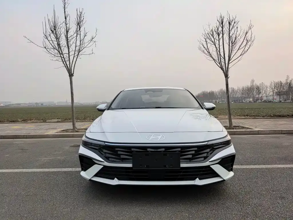 Hyundai Elantra 2023 из CN, фото 9