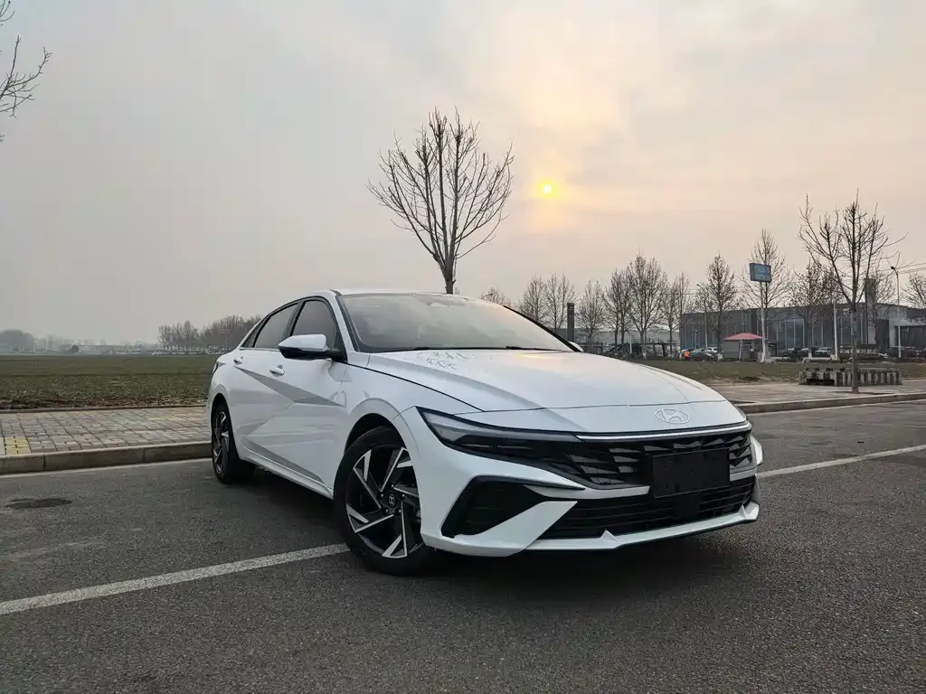 Hyundai Elantra 2023 из CN, фото 2