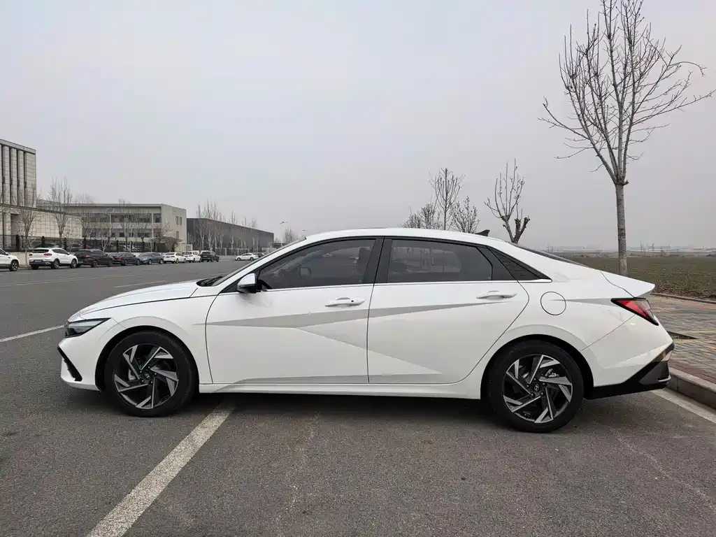 Hyundai Elantra 2023 из CN, фото 4