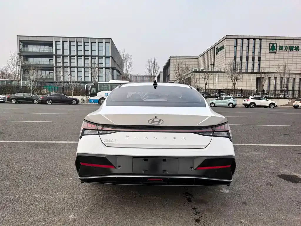 Hyundai Elantra 2023 из CN, фото 10