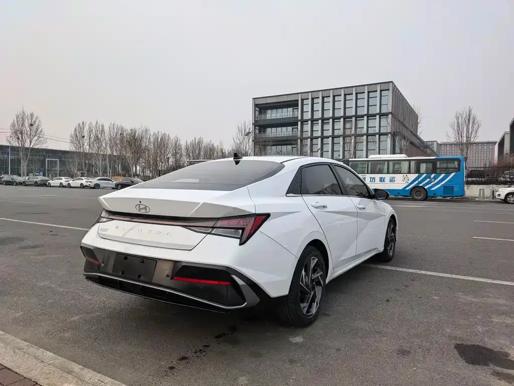 Hyundai Elantra 2023 из CN, фото 7