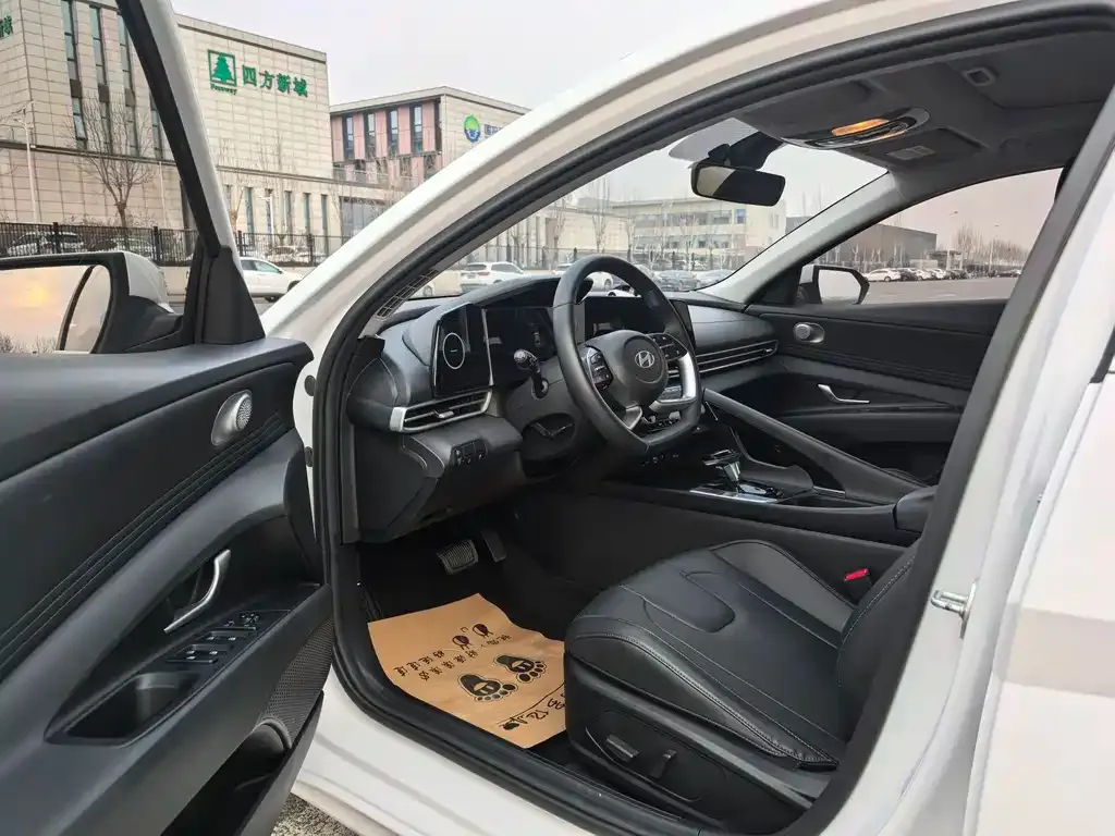 Hyundai Elantra 2023 из CN, фото 3