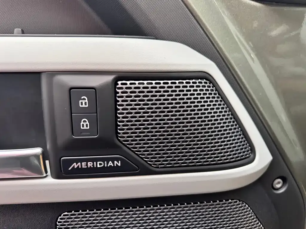 Land Rover Defender 2023 из CN, фото 8