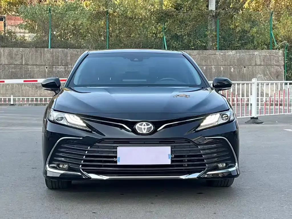 Toyota Camry 2023 из CN, фото 2