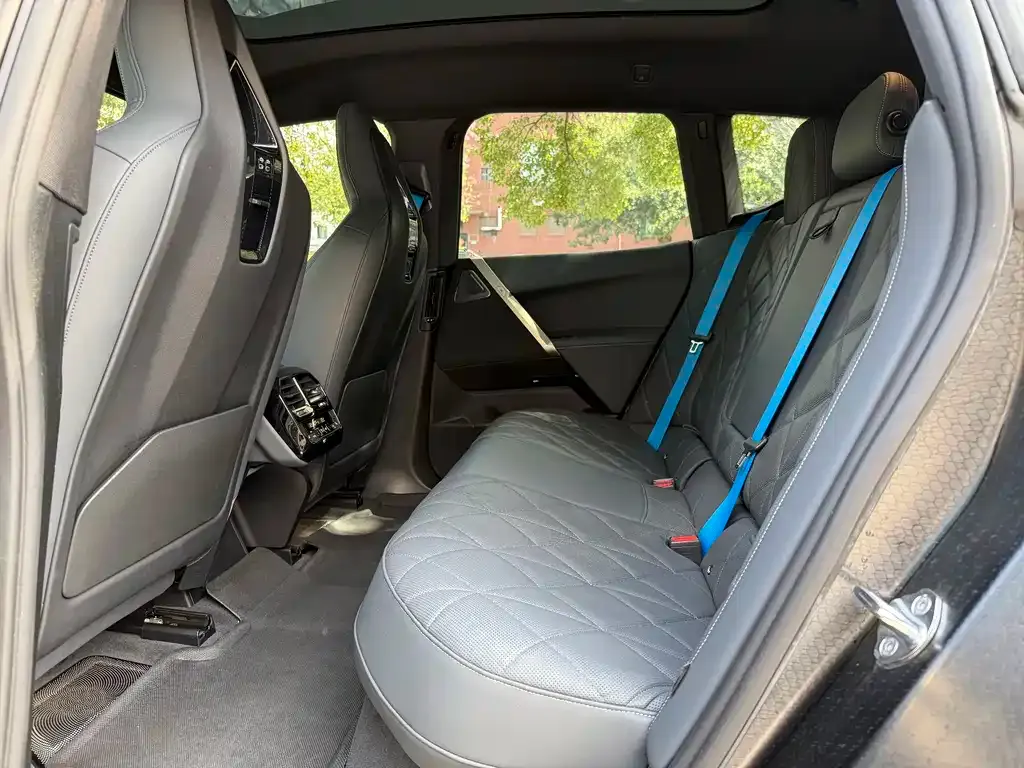 BMW iX M60 2023 из CN, фото 9