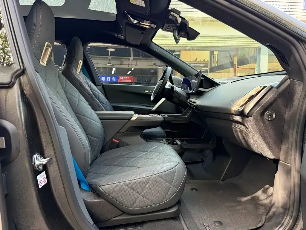 BMW iX M60 2023 из CN, фото 8
