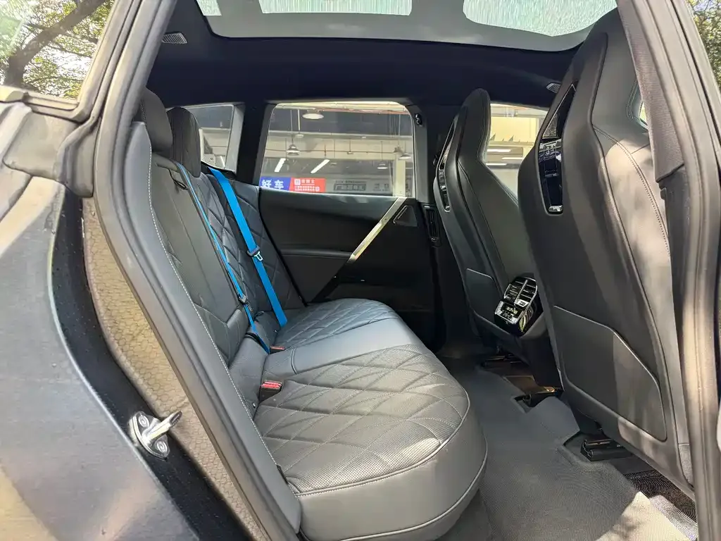 BMW iX M60 2023 из CN, фото 5